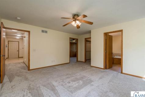 18 Columbia Court North Mankato MN 56003