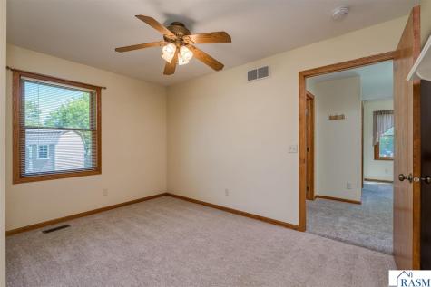 18 Columbia Court North Mankato MN 56003