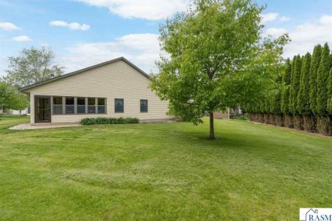 18 Columbia Court North Mankato MN 56003