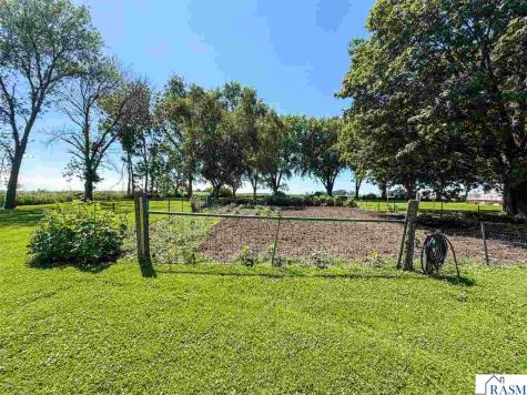 38575 280th Street Henderson MN 56044