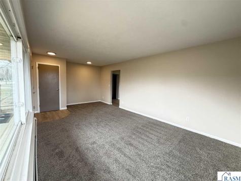 402 E North Street Waldorf MN 56091