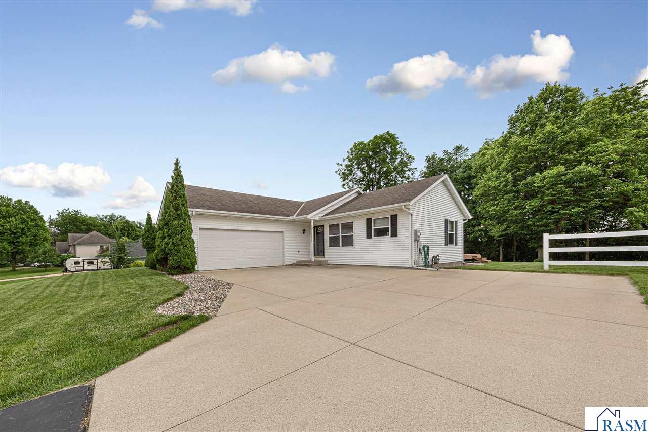 308 Meadow Woods Drive Mankato MN 56001