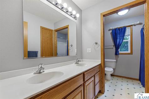 308 Meadow Woods Drive Mankato MN 56001