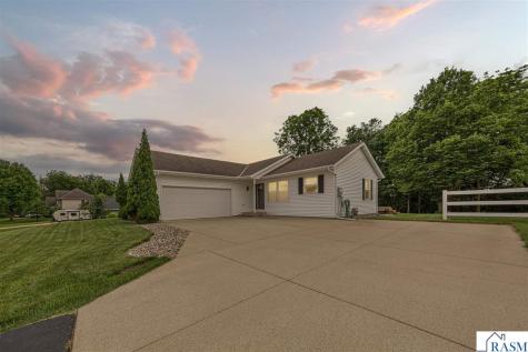 308 Meadow Woods Drive Mankato MN 56001