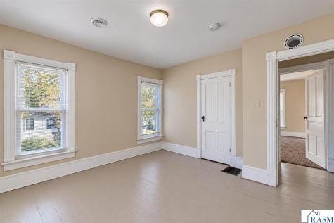 203 N 3rd Street Le Sueur MN 56058