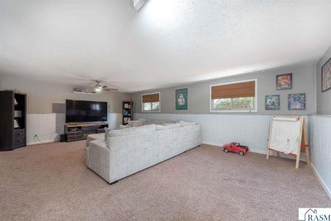 1032 Shady Oak Drive North Mankato MN 56003