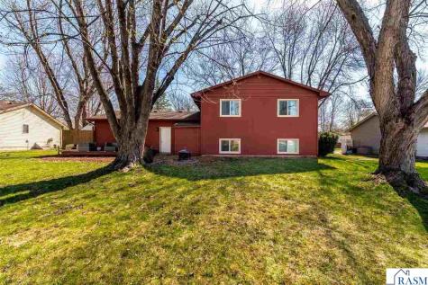 1032 Shady Oak Drive North Mankato MN 56003