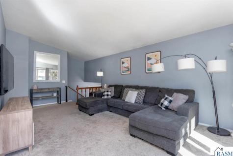 1032 Shady Oak Drive North Mankato MN 56003