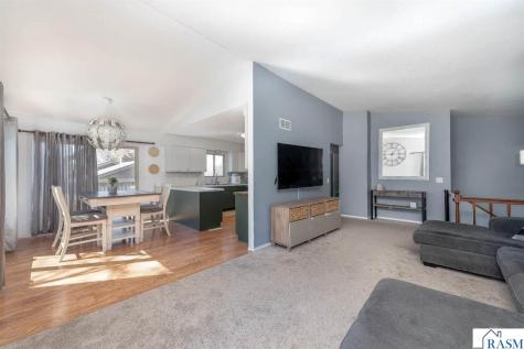 1032 Shady Oak Drive North Mankato MN 56003
