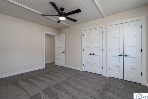 7 Dellview Lane Mankato MN 56001