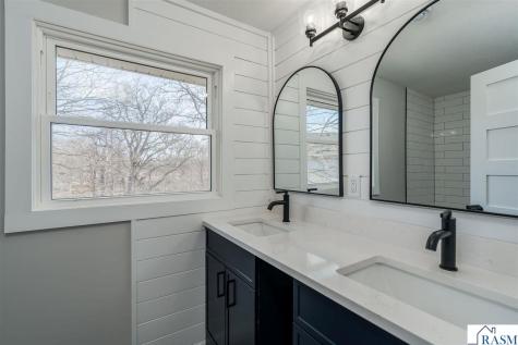 7 Dellview Lane Mankato MN 56001