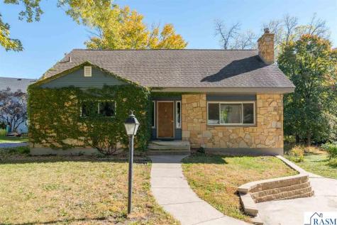 7 Dellview Lane Mankato MN 56001