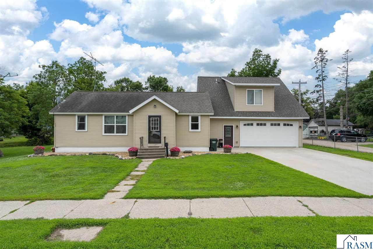 404 E Paquin Street Waterville MN 56096-1532