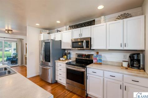 404 E Paquin Street Waterville MN 56096-1532