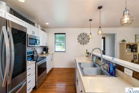 404 E Paquin Street Waterville MN 56096-1532