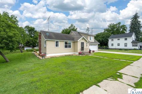 404 E Paquin Street Waterville MN 56096-1532