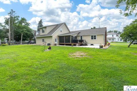 404 E Paquin Street Waterville MN 56096-1532