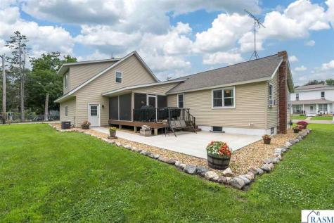 404 E Paquin Street Waterville MN 56096-1532
