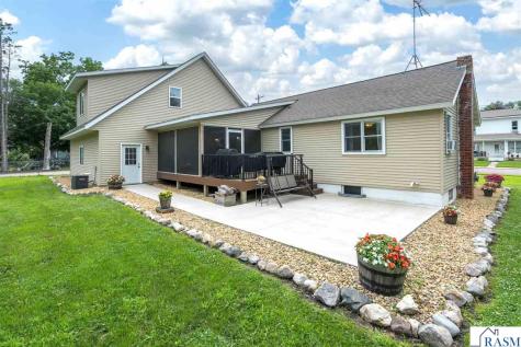 404 E Paquin Street Waterville MN 56096-1532