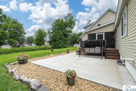 404 E Paquin Street Waterville MN 56096-1532