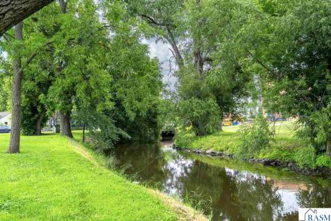404 E Paquin Street Waterville MN 56096-1532