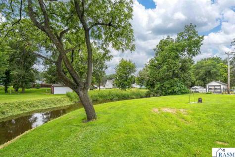 404 E Paquin Street Waterville MN 56096-1532