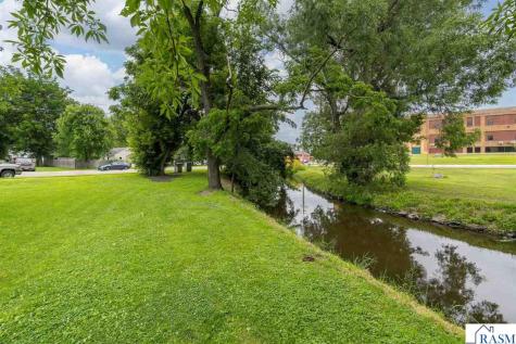 404 E Paquin Street Waterville MN 56096-1532