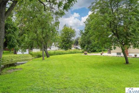 404 E Paquin Street Waterville MN 56096-1532