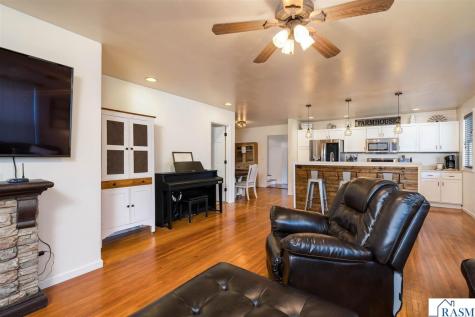 404 E Paquin Street Waterville MN 56096-1532