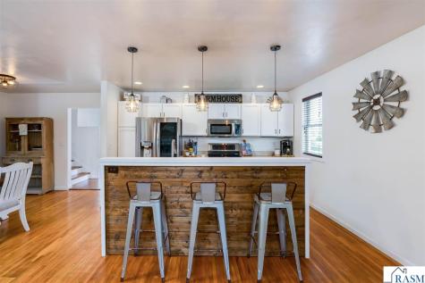 404 E Paquin Street Waterville MN 56096-1532