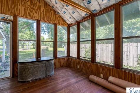 223 SW Joy Avenue Madelia MN 56062