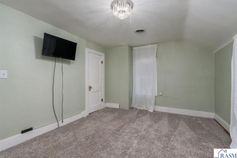 223 SW Joy Avenue Madelia MN 56062