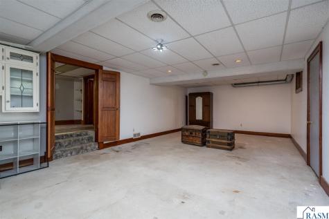 223 SW Joy Avenue Madelia MN 56062