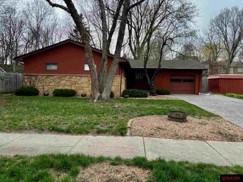 1316 S Washington Avenue St. Peter MN 56082