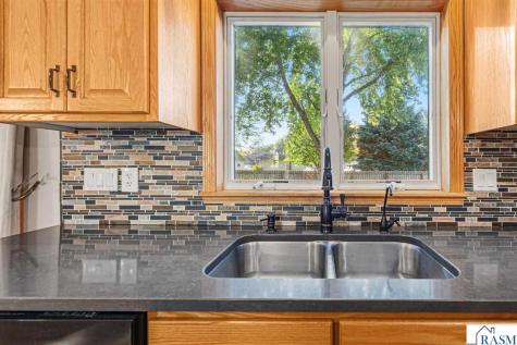 2057 Howard Drive North Mankato MN 56003
