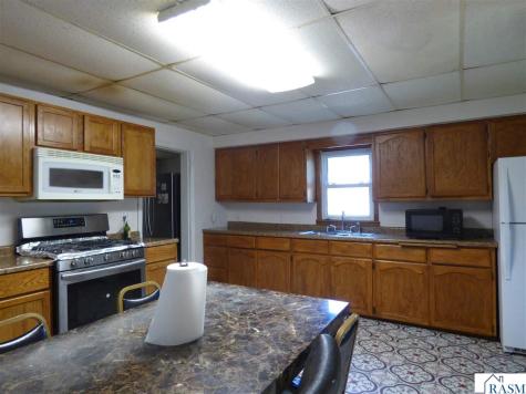 2 S Maple Avenue Le Center MN 56057