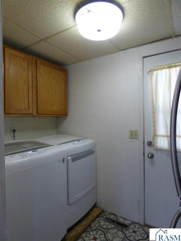 2 S Maple Avenue Le Center MN 56057