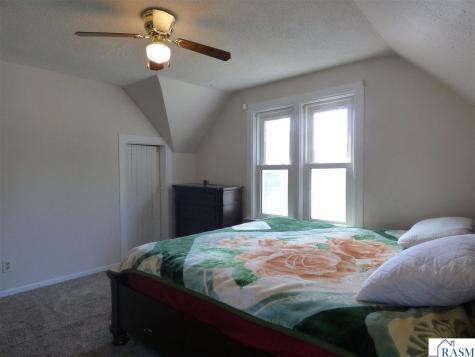 2 S Maple Avenue Le Center MN 56057