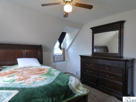 2 S Maple Avenue Le Center MN 56057