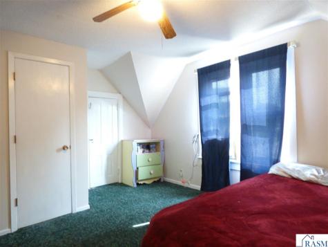 2 S Maple Avenue Le Center MN 56057