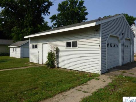 2 S Maple Avenue Le Center MN 56057