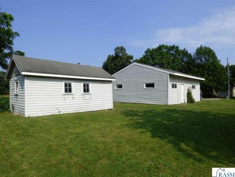 2 S Maple Avenue Le Center MN 56057