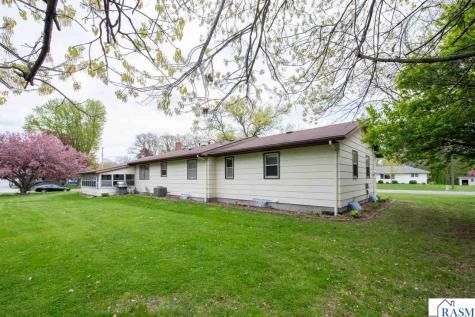 2208 Clare Drive North Mankato MN 56003