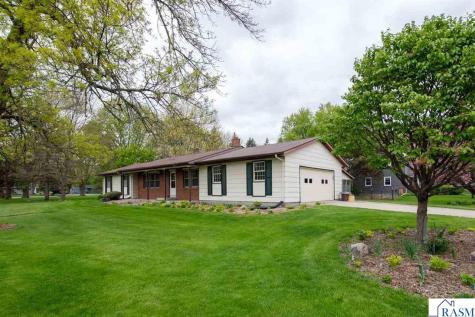 2208 Clare Drive North Mankato MN 56003