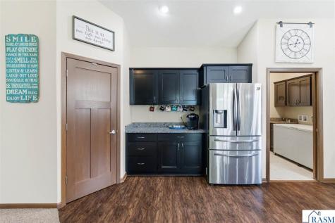 300 Tanager Road Mankato MN 56001