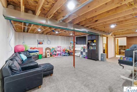300 Tanager Road Mankato MN 56001