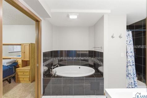 300 Tanager Road Mankato MN 56001
