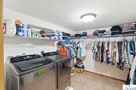 300 Tanager Road Mankato MN 56001