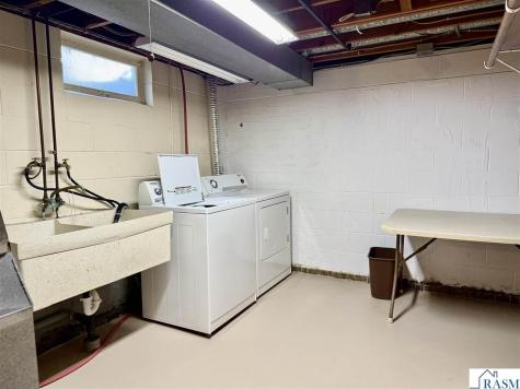 460 Park Avenue Le Center MN 56057
