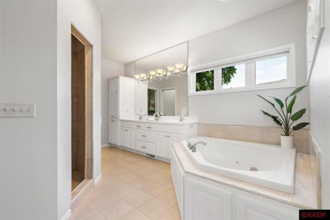 1416 E Pond Road Eagan MN 55122